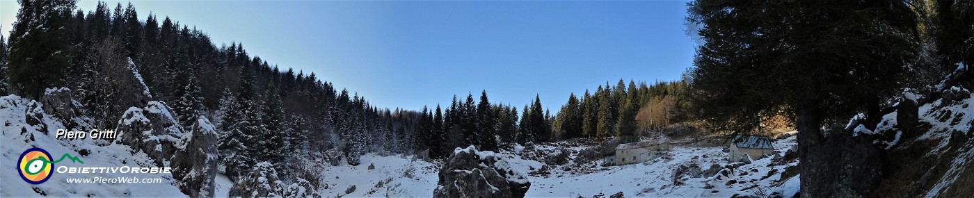 59 Ecco Baita Cascinetto (1435 m), posta in una bella radura tra fitte abetaie.jpg